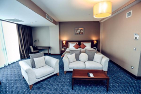 Parkside Hotel & Apartments